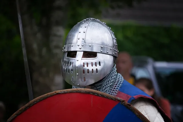 MEN 1352